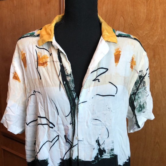 Button Up Abstract Graphic Top - Picture 3 of 6
